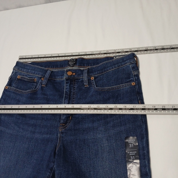 J.Crew Ladies "9" Mid Rise Skinny Signature Stretch. Size 31 NWT - Picture 3 of 6